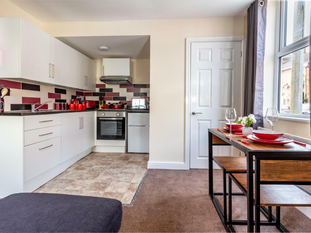 Northfield Street, Worcester City Centre - Guest Homes Exteriér fotografie